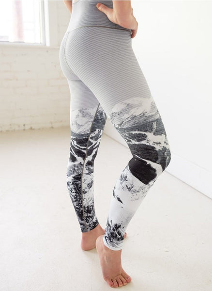Black & White Ski Hill High-Waisted Yoga Pants