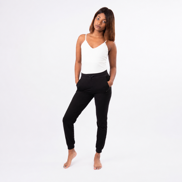 luna-soul-zigzag-top-white-front-view-black-jogger_600x600.png